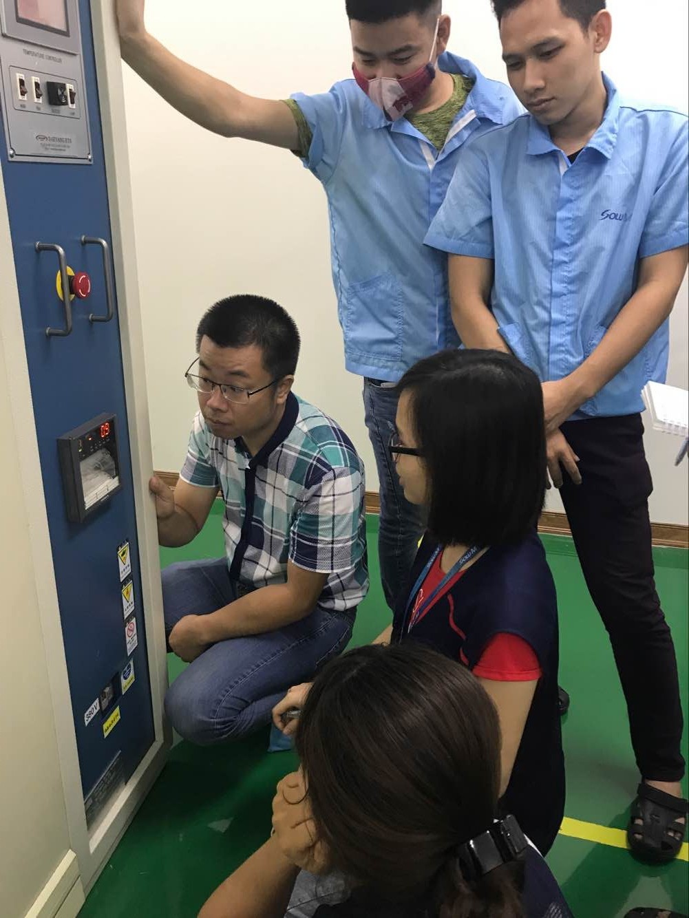 永兴集团工程总监在现场培训操作指导